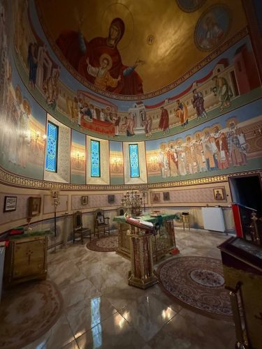 Алтарь полностью готов.