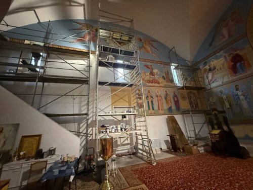 Художник за росписью